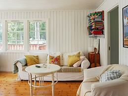 5 Person Holiday Home in Grisslehamn-by Traum