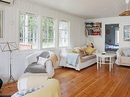 5 Person Holiday Home in Grisslehamn-by Traum