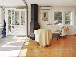 5 Person Holiday Home in Grisslehamn-by Traum