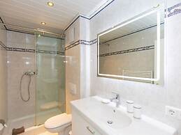 Hoppe 8 Modern Retreat