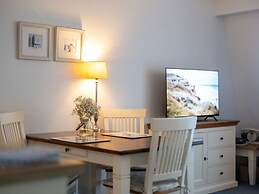 Hoppe 8 Modern Retreat