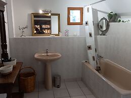Character Vacation Home With Garden