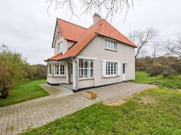 Renovated Hortensia Villa Next to the Dunes