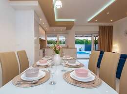 Villa Sabun Luxury Villa With Poo, Jacuzzi