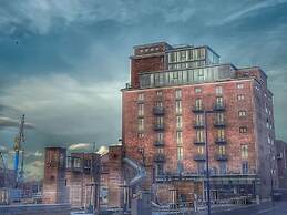 Nice Holiday Home With Port View