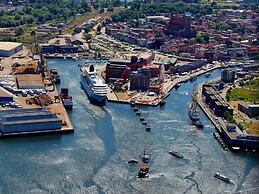 Nice Holiday Home With Port View