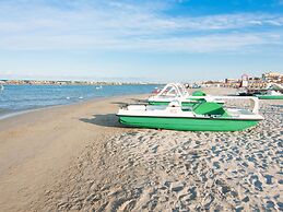Residence With Swimming Pool Nearby the sea