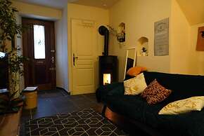 Beautiful Holiday Home With Fireplace