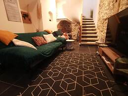 Beautiful Holiday Home With Fireplace