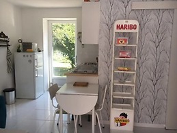 Cozy Holiday Home in Precy in a Charming Area