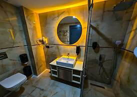 Ayatoure Hotel
