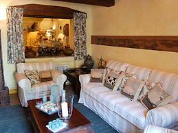 Holiday Home in Seggiano With Pool
