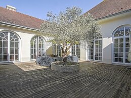 Spacious Holiday Home With Garden