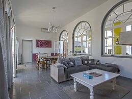 Spacious Holiday Home With Garden