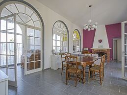 Spacious Holiday Home With Garden