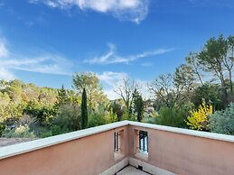 Beautiful Holiday Home With Swimming Pool