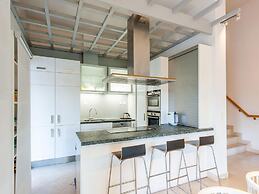 Beautiful Holiday Home With Swimming Pool