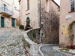 Beautiful Holiday Home With Swimming Pool