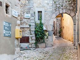 Beautiful Holiday Home With Swimming Pool