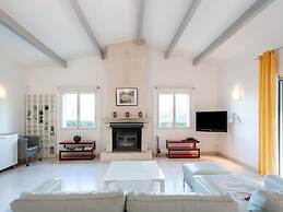 Beautiful Holiday Home With Swimming Pool