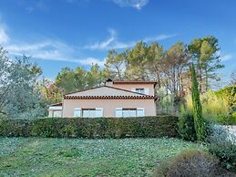 Beautiful Holiday Home With Swimming Pool