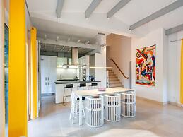 Beautiful Holiday Home With Swimming Pool