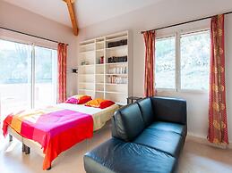 Beautiful Holiday Home With Swimming Pool