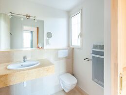 Beautiful Holiday Home With Swimming Pool