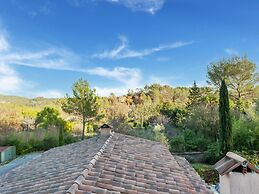 Beautiful Holiday Home With Swimming Pool