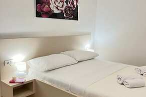 Apartments Jelena - One Bedroom Apartment With Balcony and Sea View