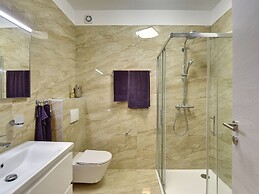 Modern Apartment With Terrace