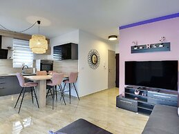 Modern Apartment With Terrace