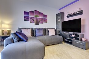 Modern Apartment With Terrace