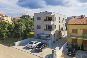 Modern Apartment With Terrace