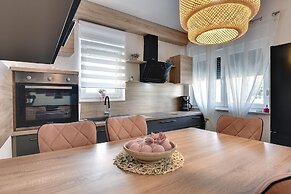 Modern Apartment With Terrace