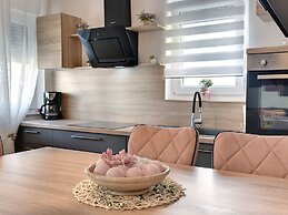 Modern Apartment With Terrace