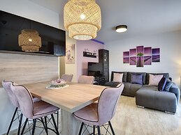 Modern Apartment With Terrace