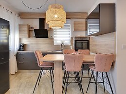 Modern Apartment With Terrace