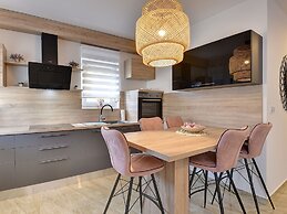 Modern Apartment With Terrace