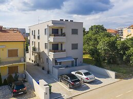 Modern Apartment With Terrace