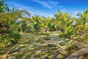 Pineapple Fields Boutique Condo Hotel