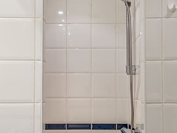 Manderley 0304 Near Beach