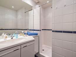 Manderley 0304 Near Beach