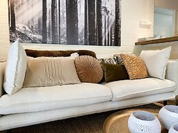 Luxury Holiday Home in Rheezerveen With Wellness