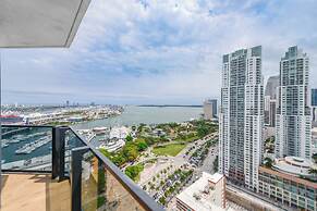 Aparment Just Step Away at Bayfront Park