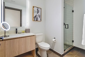 Aparment Just Step Away at Bayfront Park