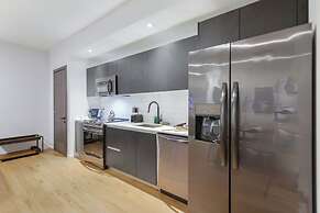 Aparment Just Step Away at Bayfront Park