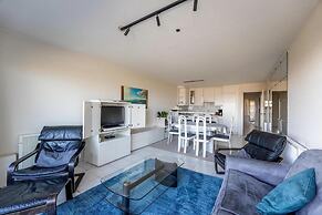 Apartment With Balcony and sea Views