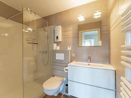 Apartment With Balcony and sea Views