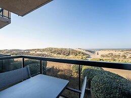 Apartment With Balcony and sea Views